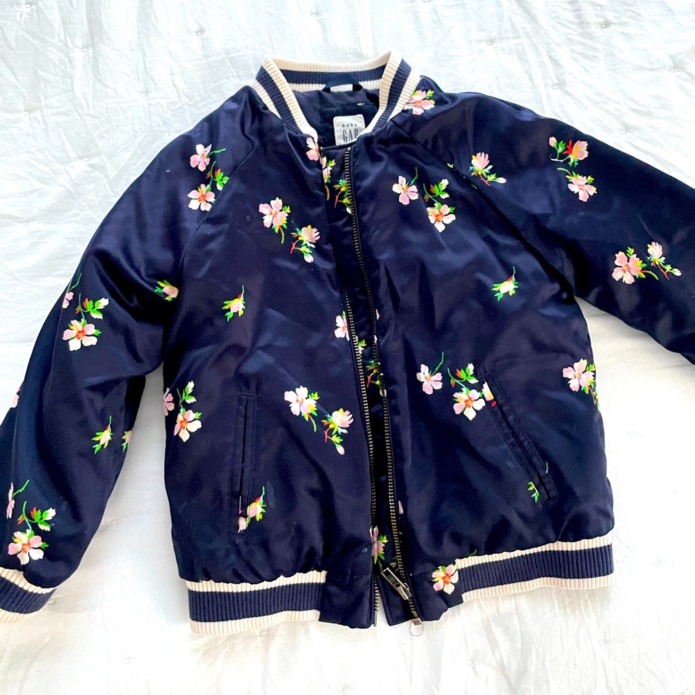 Lightweight jacket , perfect for not so cold days